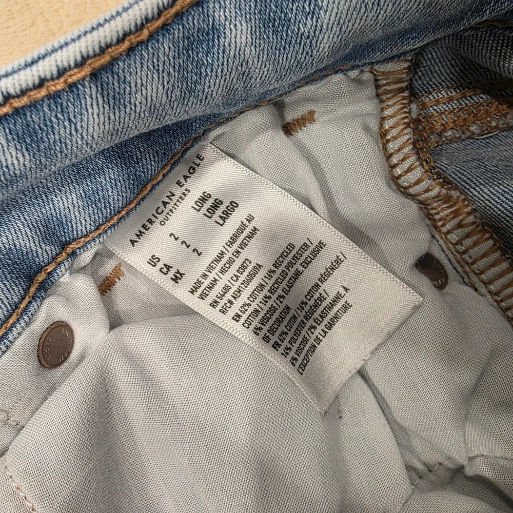 American Eagle High Rise Skinny Kick Jeans Size 2 Distressed Ripped Blue